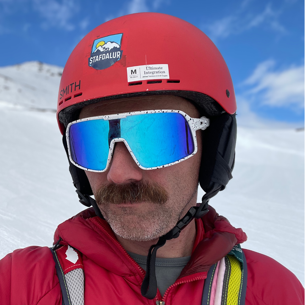 Flying Dog - Snowstorm with Blue-Mirror Revo Lens