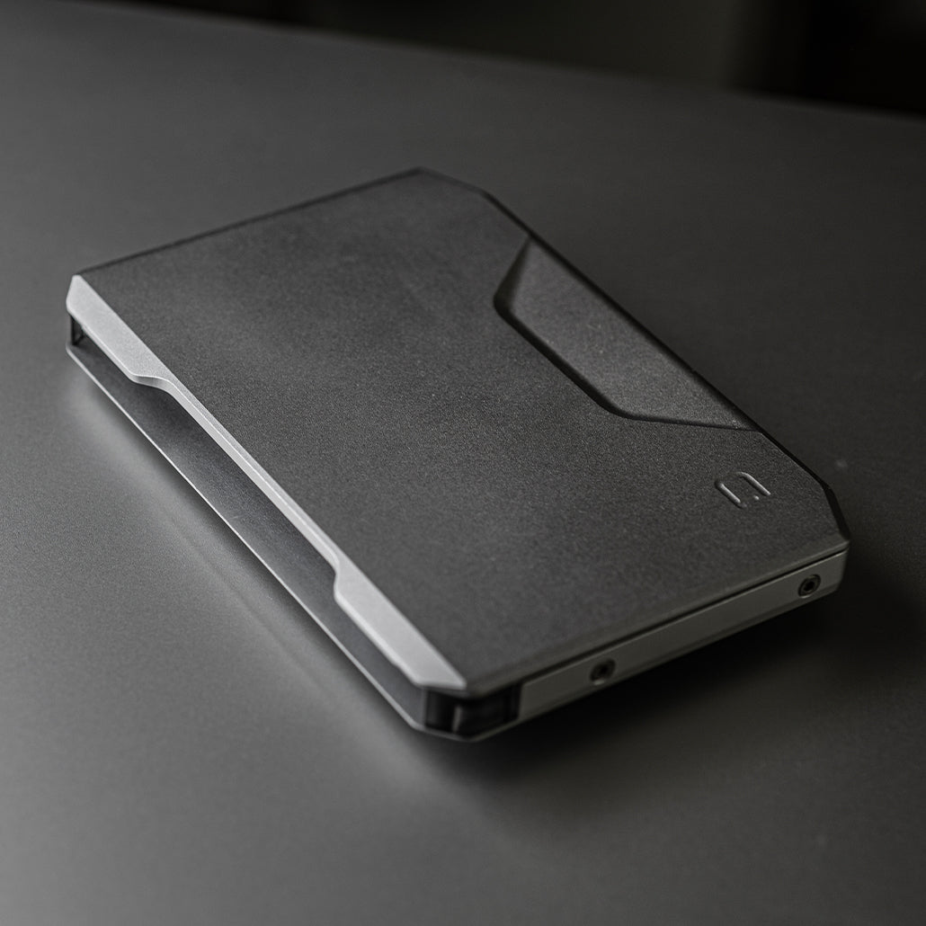 Black slide kick wallet, side profile with kick-out channel